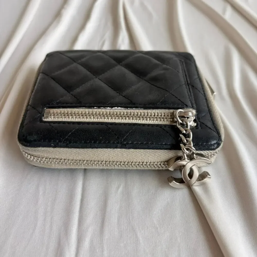 Vintage Chanel Black Quilted Compact Zip Wallet - CC Zipper Pull